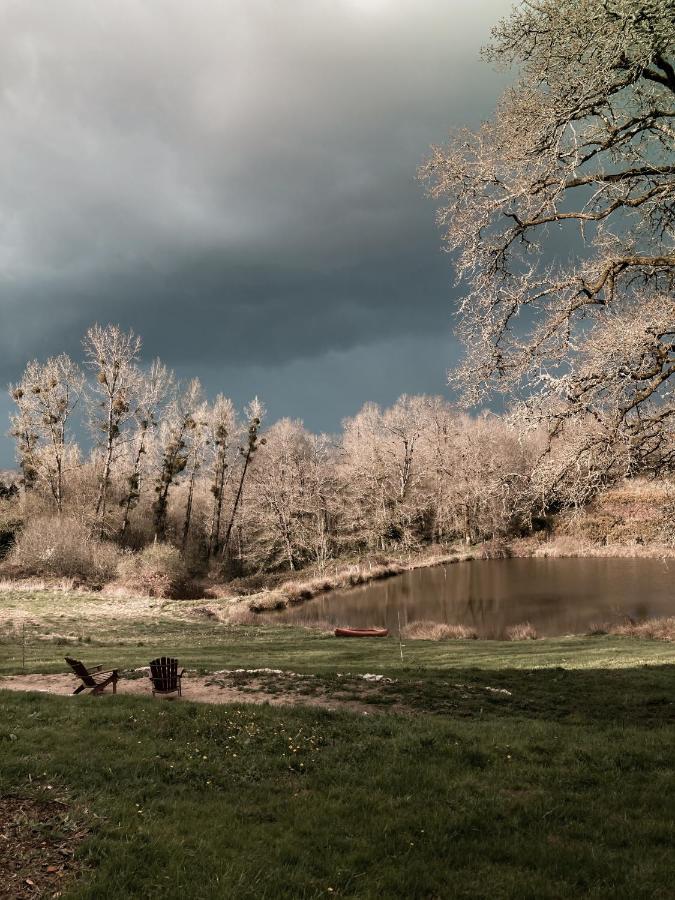 La Ferme Du Pont De Maumy, Cabane Au Bord De L'Etang Et Bain Nordique Busserolles Exteriér fotografie