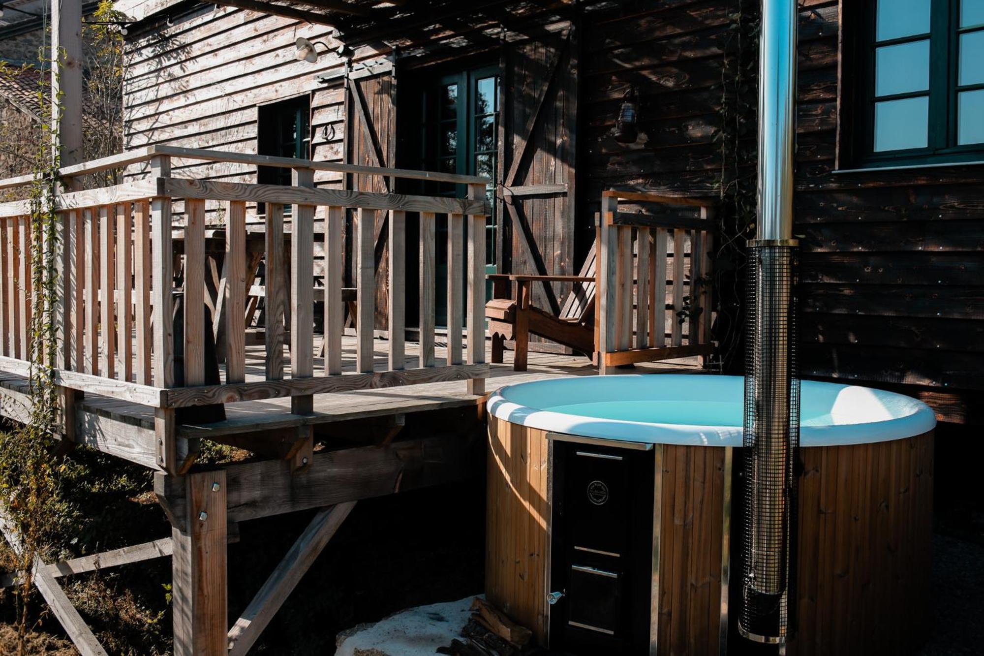 La Ferme Du Pont De Maumy, Cabane Au Bord De L'Etang Et Bain Nordique Busserolles Exteriér fotografie