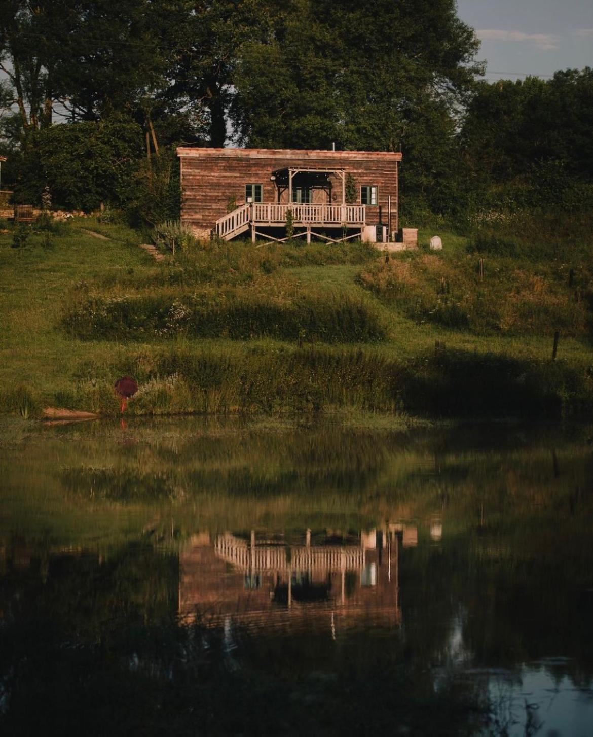 La Ferme Du Pont De Maumy, Cabane Au Bord De L'Etang Et Bain Nordique Busserolles Exteriér fotografie